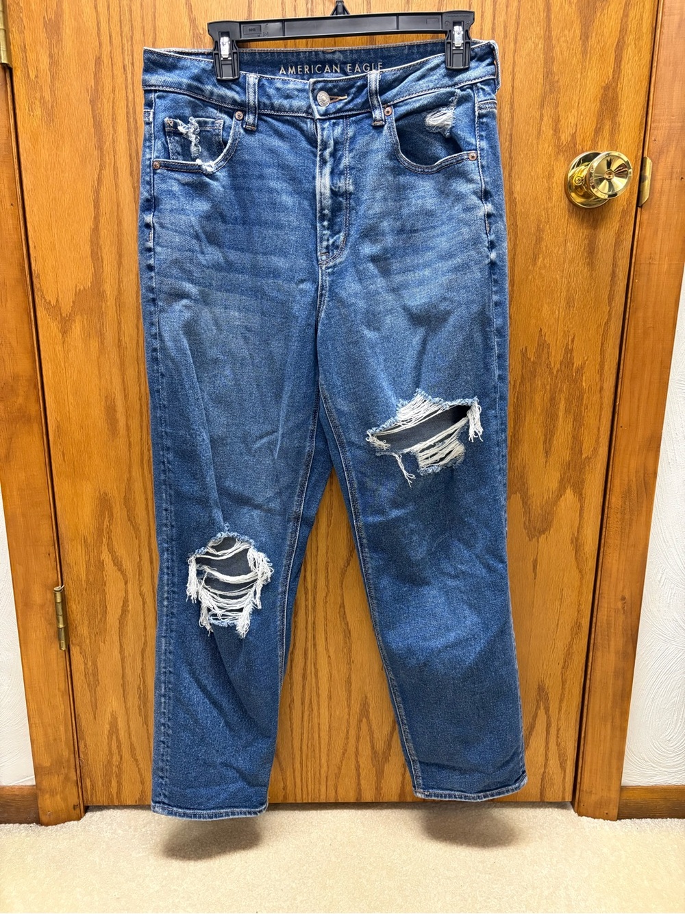 American Eagle Mom Straight Jeans - Medium Blue